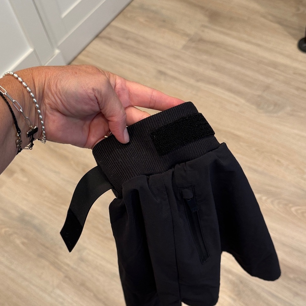 ALO Yoga Black Skirt with Logo Patch - Picture 13 of 15